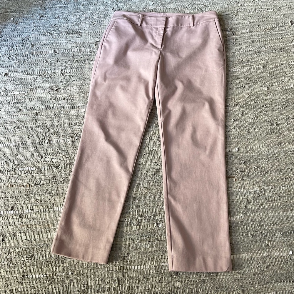 Light pink Ann Taylor Factory ankle pants. Size 8 petite.
